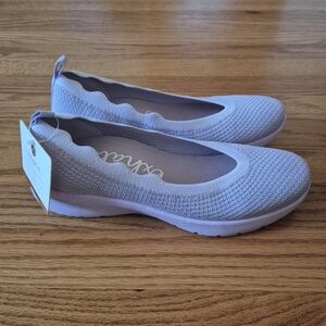 Apana Women's Light Purple Slip-On Shoes,  size 8 NWOB
